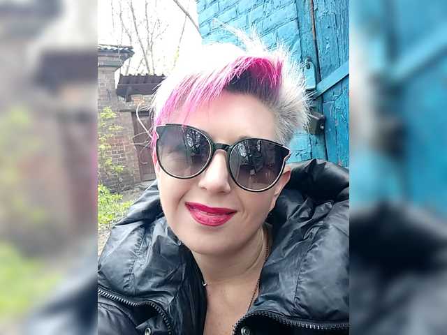 BUSINKA-25's BongaCams show and profile