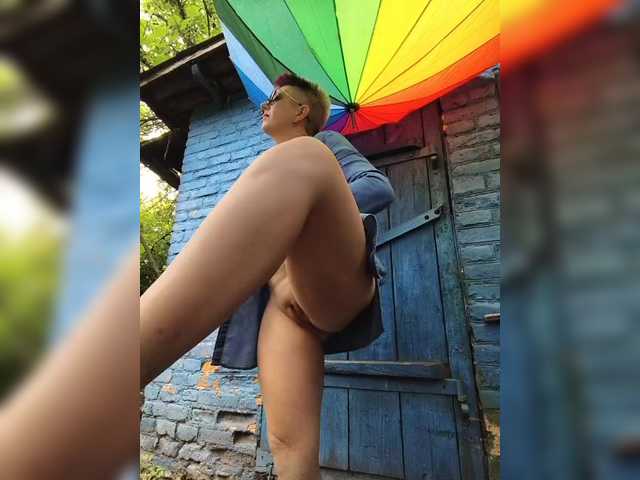 BUSINKA-25 live cam on BongaCams