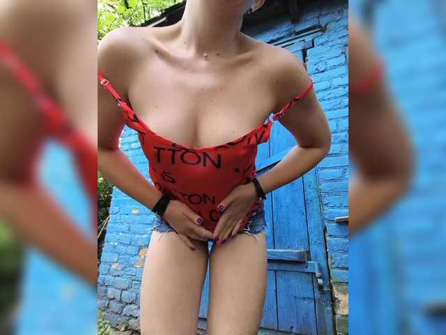 BUSINKA-25 live cam on BongaCams