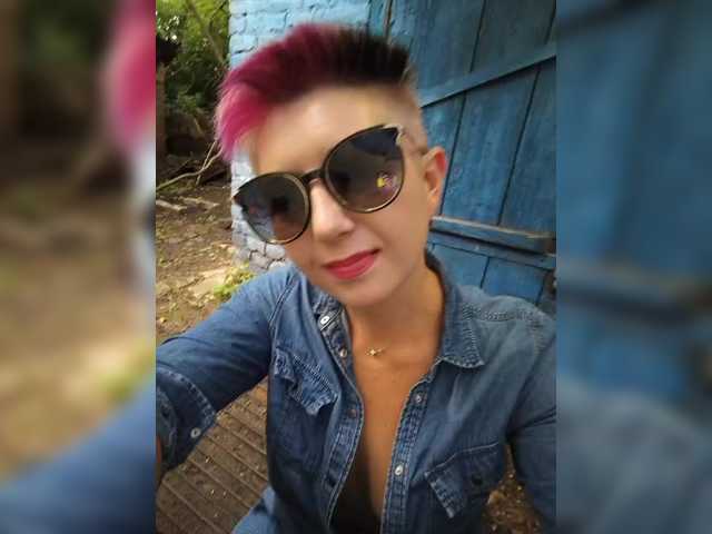 BUSINKA-25 live cam on BongaCams