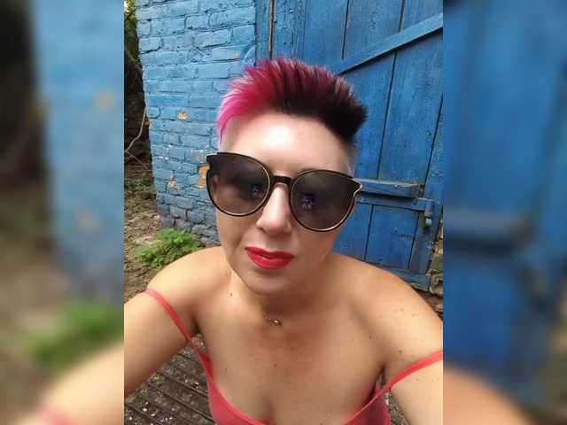 BUSINKA-25 live cam on BongaCams