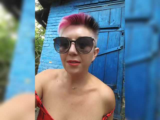 BUSINKA-25 live webcam show