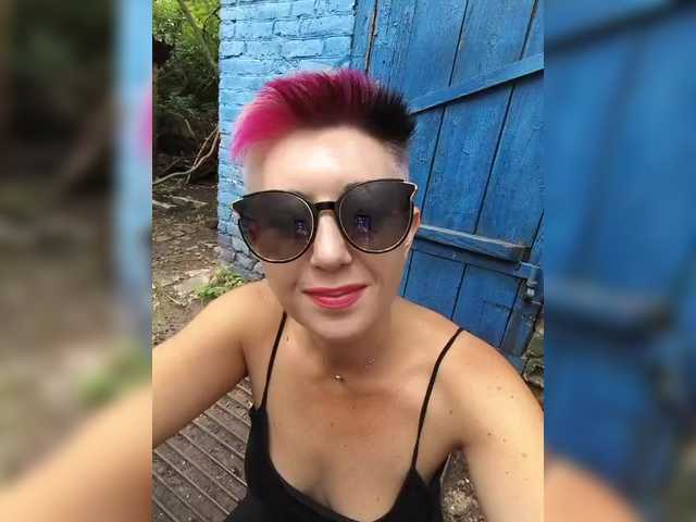 BUSINKA-25 live cam on BongaCams