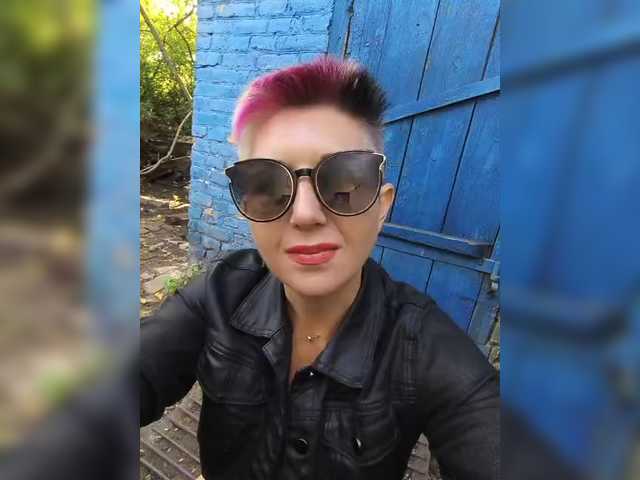 BUSINKA-25 live webcam show