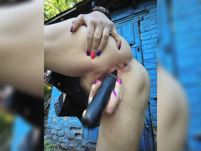 BUSINKA-25 live cam on BongaCams