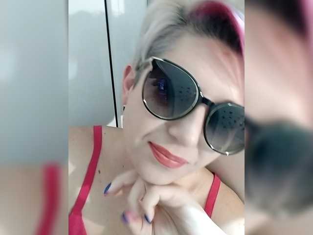 BUSINKA-25's BongaCams show and profile