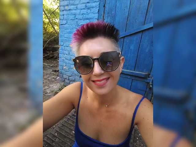 BUSINKA-25 live cam on BongaCams