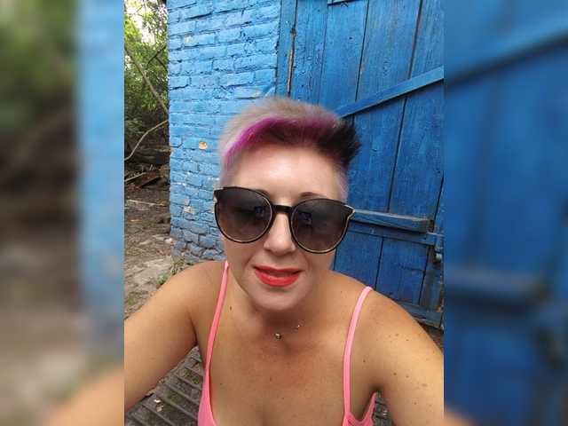 BUSINKA-25 live cam on BongaCams