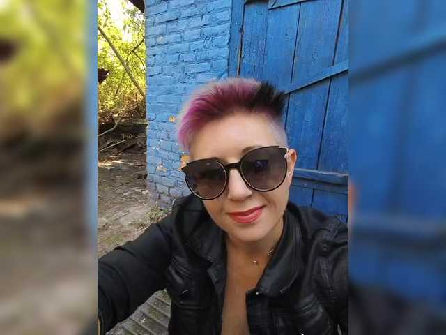 BUSINKA-25 live cam on BongaCams