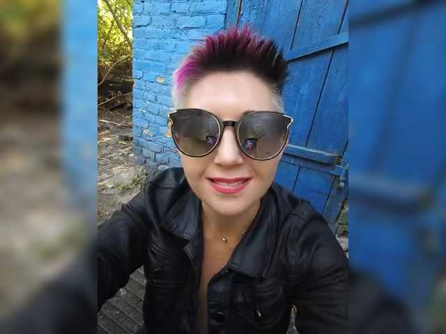 BUSINKA-25 live cam on BongaCams