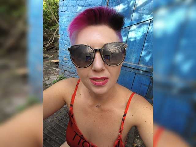 BUSINKA-25 live cam on BongaCams