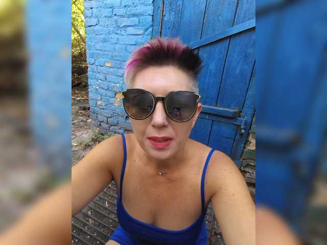 BUSINKA-25 live cam on BongaCams