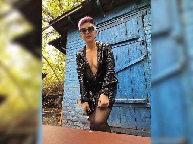 BUSINKA-25 live cam on BongaCams