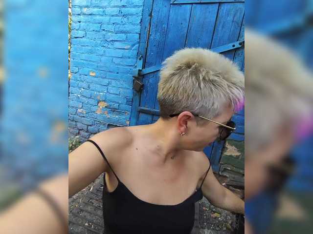BUSINKA-25 live cam on BongaCams
