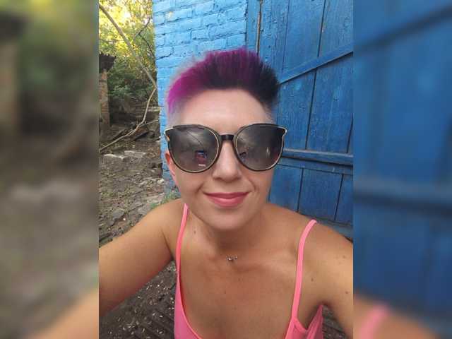 BUSINKA-25 live cam on BongaCams
