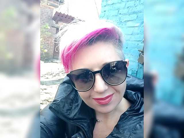 BUSINKA-25's BongaCams show and profile