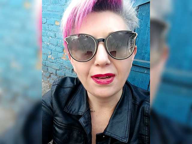 BUSINKA-25's BongaCams show and profile