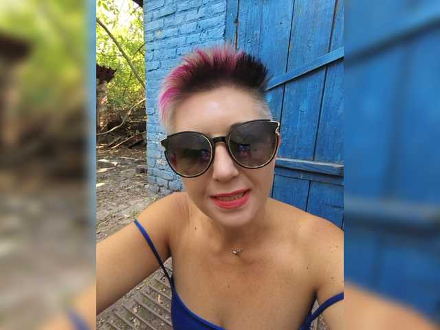 BUSINKA-25 live cam on BongaCams