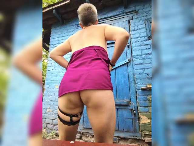 BUSINKA-25 live cam on BongaCams