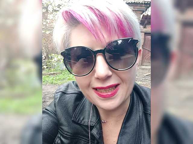 BUSINKA-25's BongaCams show and profile