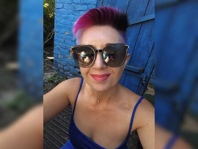 BUSINKA-25 live cam on BongaCams