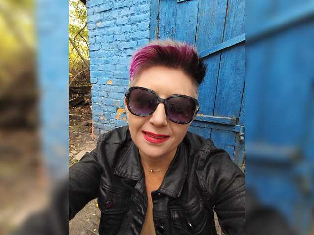 BUSINKA-25 live cam on BongaCams