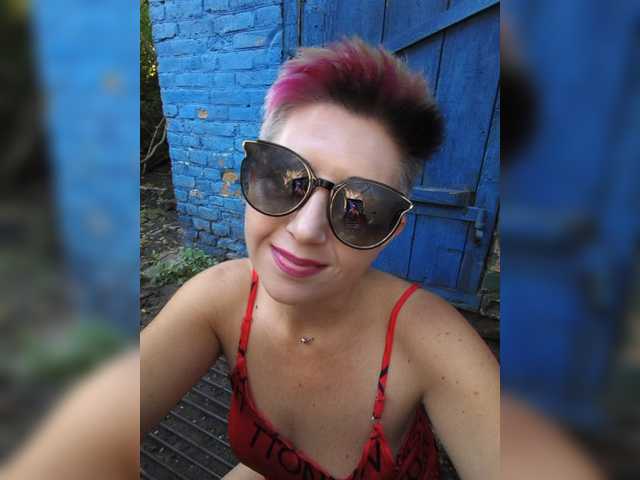 BUSINKA-25 live cam on BongaCams