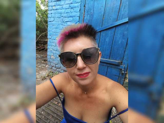 BUSINKA-25 live cam on BongaCams