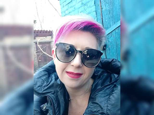 BUSINKA-25 Live Cam on BongaCams