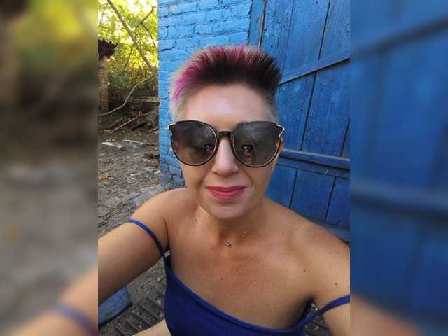 BUSINKA-25 live cam on BongaCams