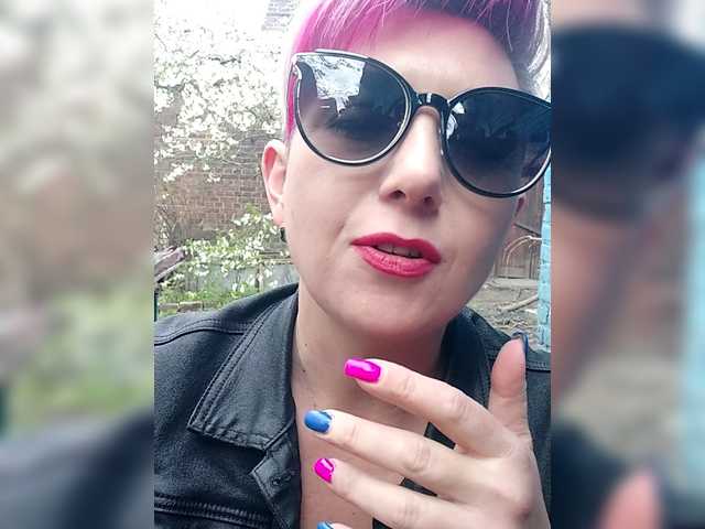 BUSINKA-25's BongaCams show and profile