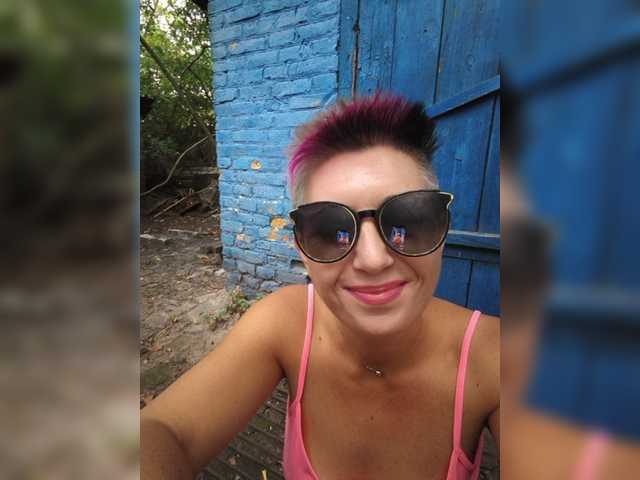 BUSINKA-25 live cam on BongaCams
