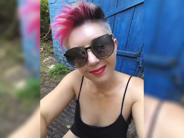 BUSINKA-25 live cam on BongaCams