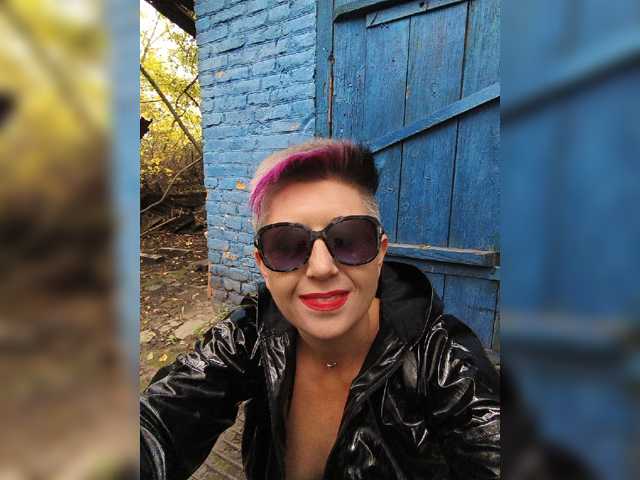 BUSINKA-25 live cam on BongaCams