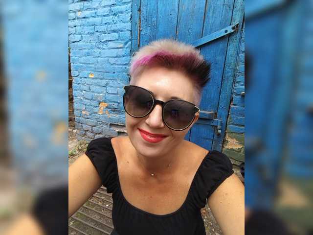 BUSINKA-25 live cam on BongaCams
