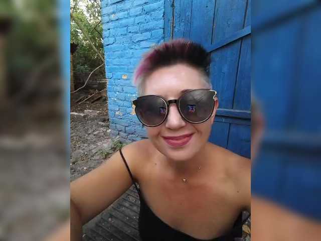 BUSINKA-25 live cam on BongaCams