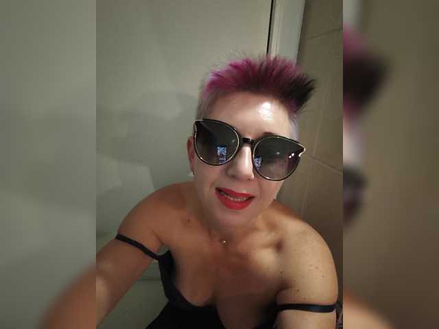 BUSINKA-25 live cam on BongaCams