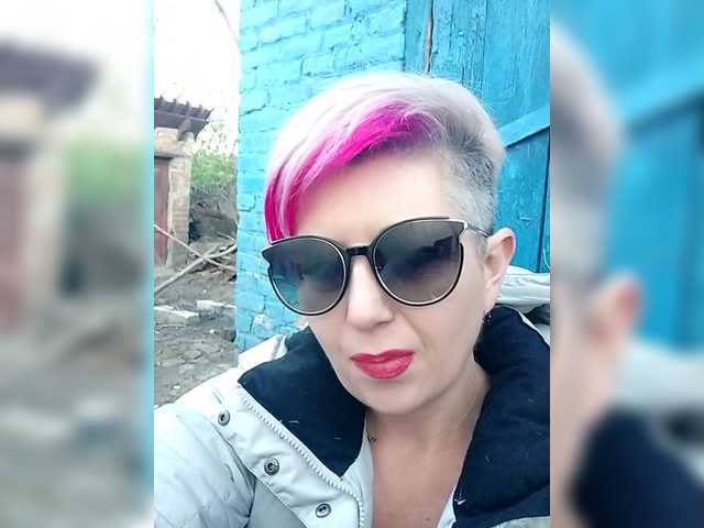 BUSINKA-25's BongaCams show and profile