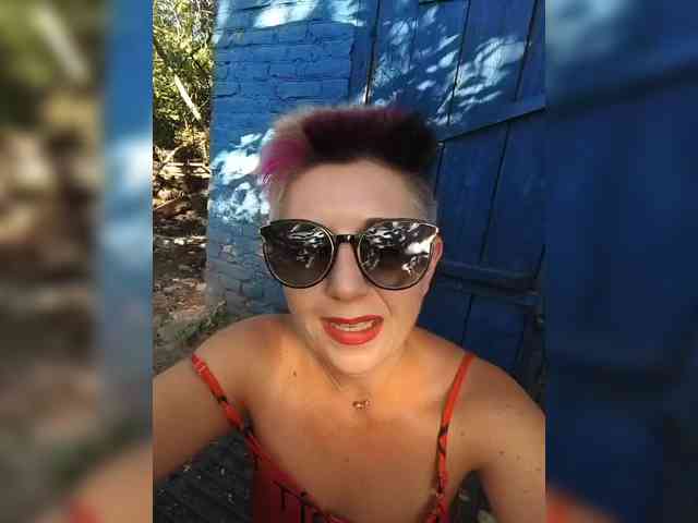 BUSINKA-25 Live Webcam on BongaCams