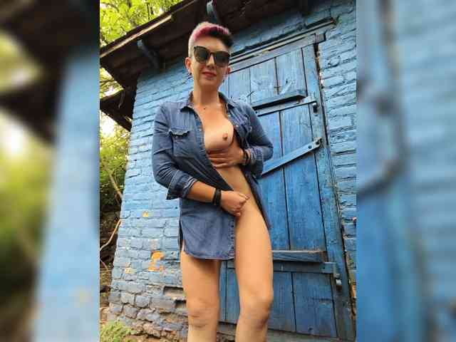 BUSINKA-25 Sex Cam Show