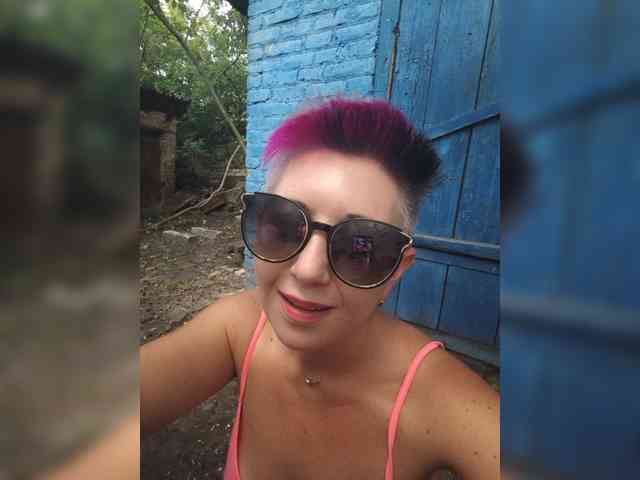 BUSINKA-25 Live Webcam on BongaCams