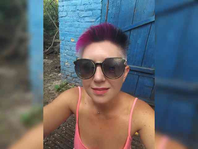 BUSINKA-25 Live Webcam on BongaCams