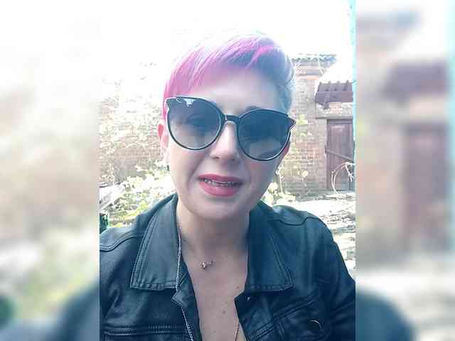 BUSINKA-25 Live Webcam on BongaCams