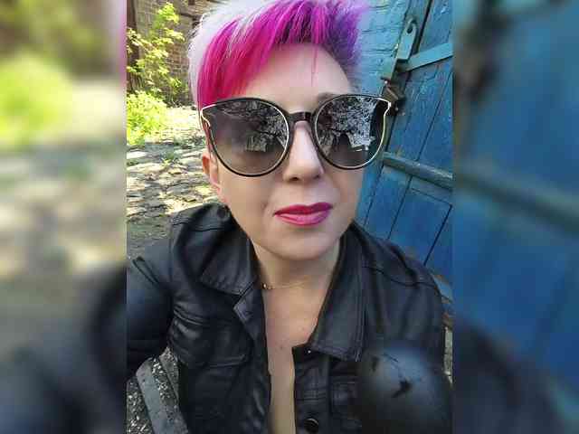 BUSINKA-25 Live Webcam on BongaCams