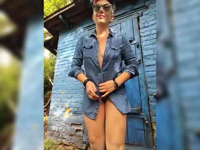 BUSINKA-25 Sex Cam Show