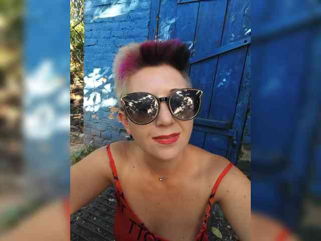 BUSINKA-25 Live Webcam on BongaCams