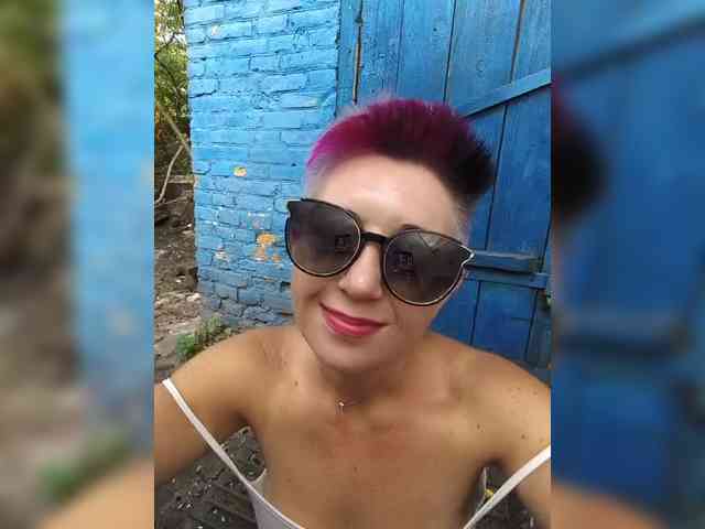 BUSINKA-25 Live Webcam on BongaCams