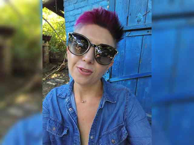 BUSINKA-25 Live Webcam on BongaCams