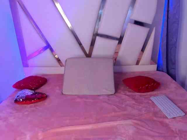 PaulinaBelush webcam