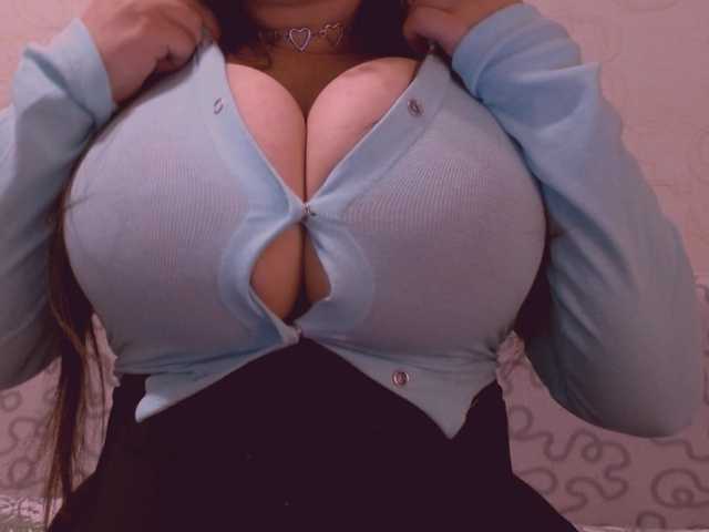 juliajam1, en directo ahora en BongaCams